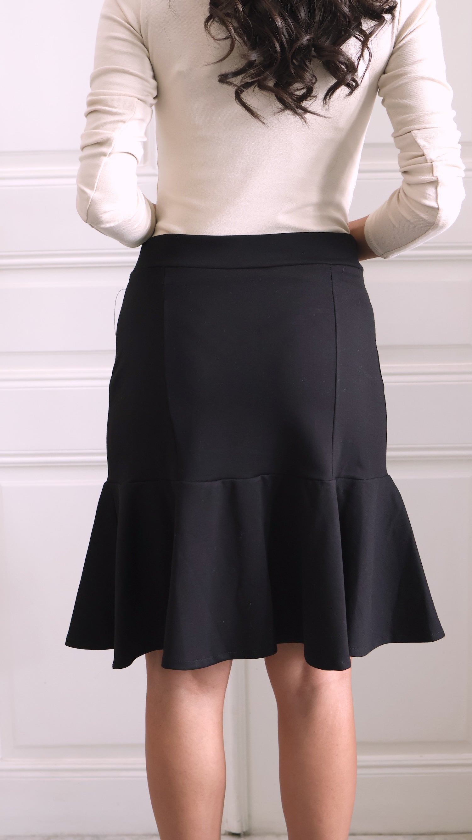 Short Skirt with Hem