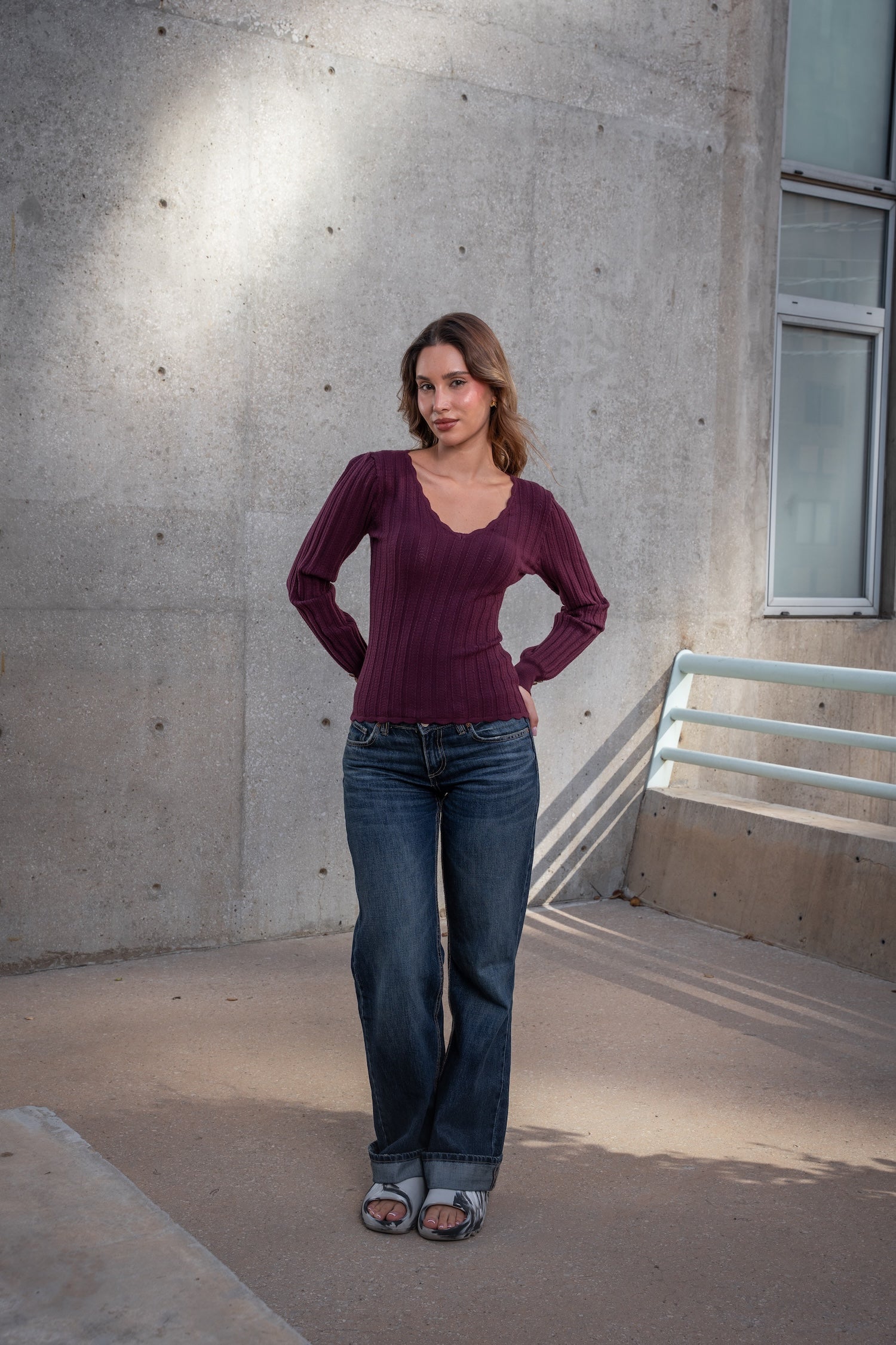 V-Neck Knit Top - Burgundi