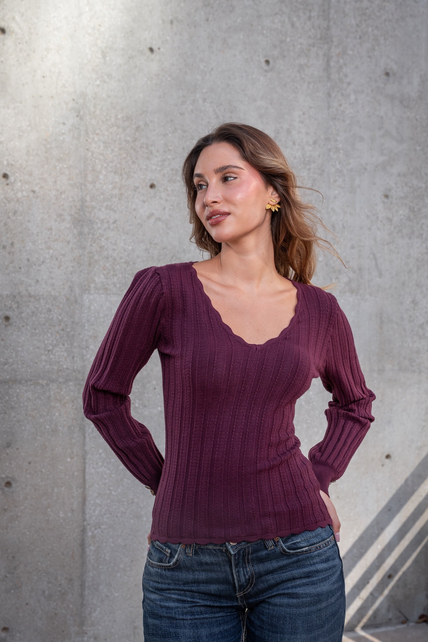 V-Neck Knit Top - Burgundi