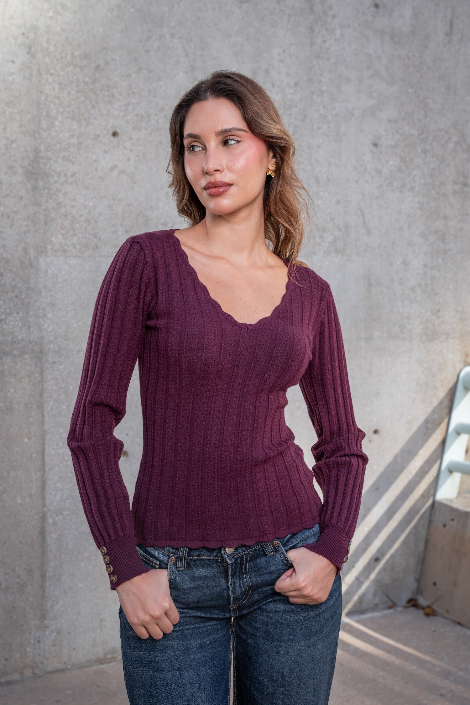 V-Neck Knit Top - Burgundi